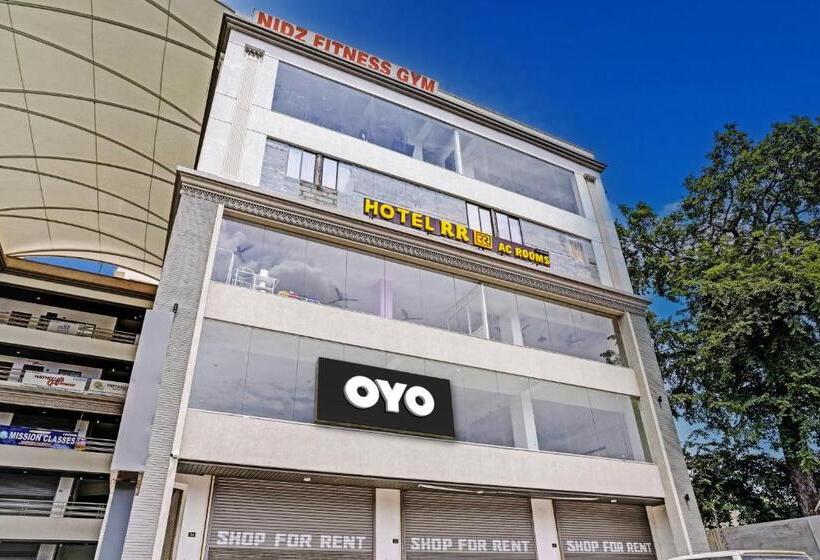 Oyo Flagship 81482 Hotel Rr