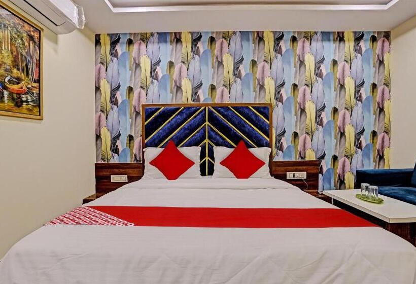 Oyo Flagship 81482 Hotel Rr