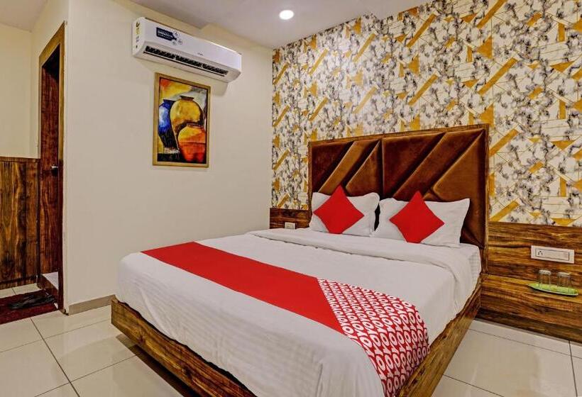 Oyo Flagship 81482 Hotel Rr