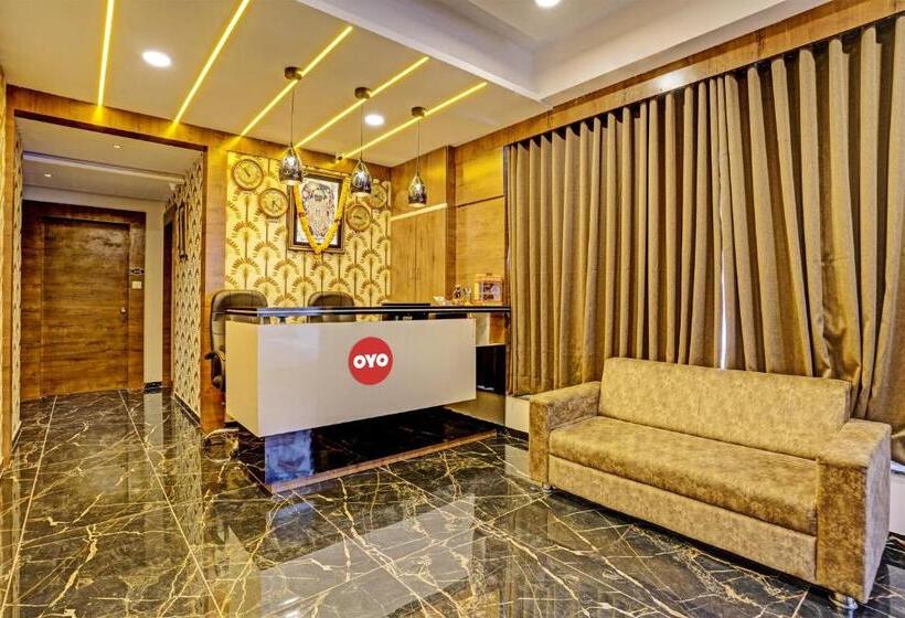 Oyo Flagship 81482 Hotel Rr