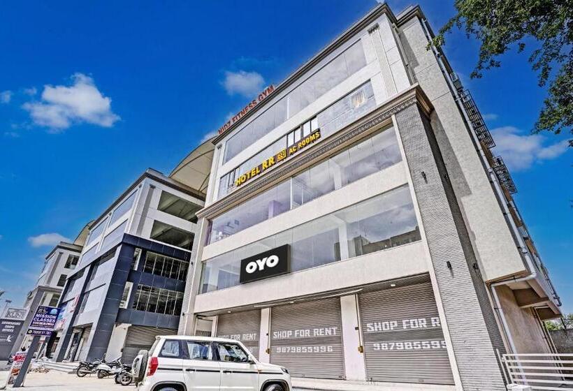 Oyo Flagship 81482 Hotel Rr