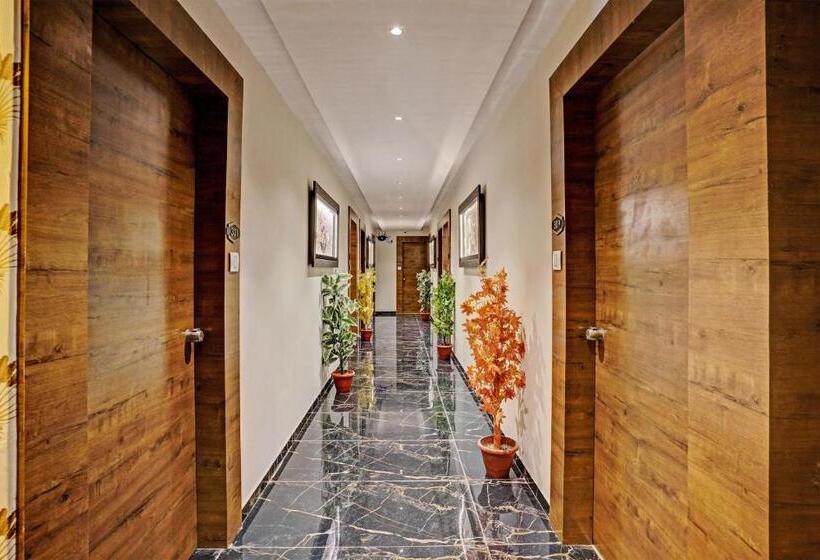 Oyo Flagship 81482 Hotel Rr