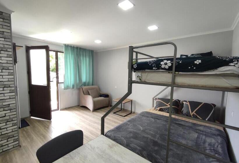 پانسیون Ananuri Cottages