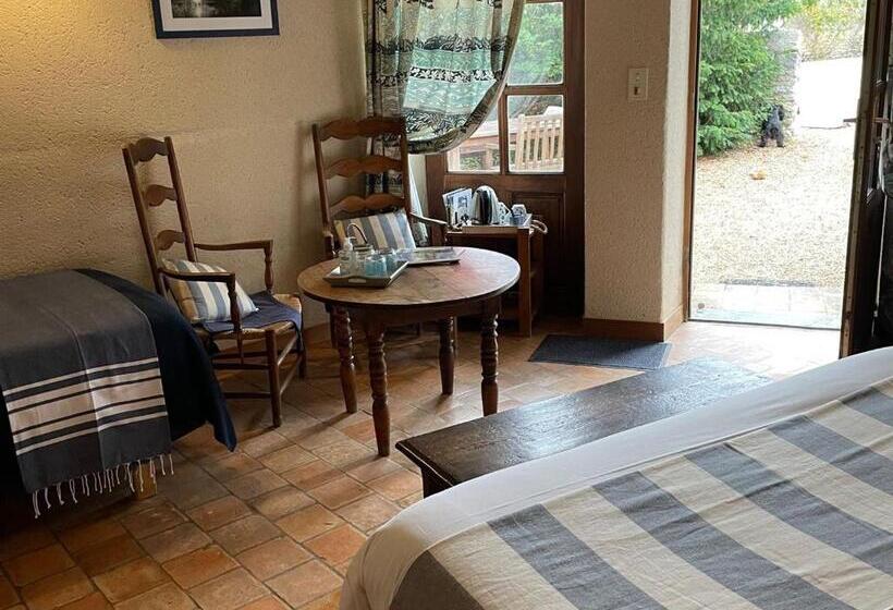 膳宿费 Charmant Logement Avec Piscine Et Table D Hôtes, Proche De Solesmes Et De L Abbaye.   Fr 1 410 407