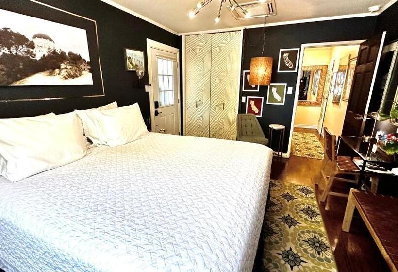 بنسيون The Vine, Studio City