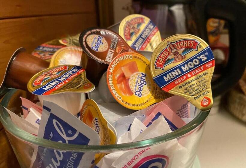 بنسيون The Vine, Studio City