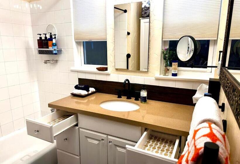 بنسيون The Vine, Studio City