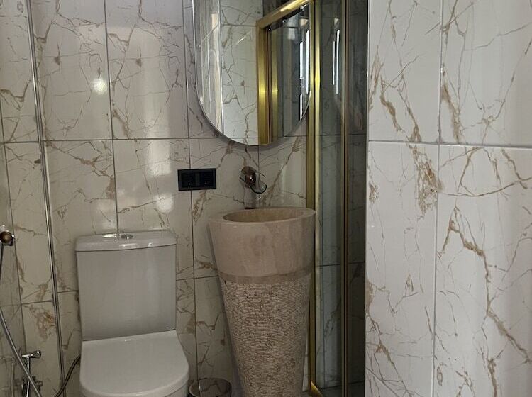 Queen Ci̇ty Hotel And Bungalov