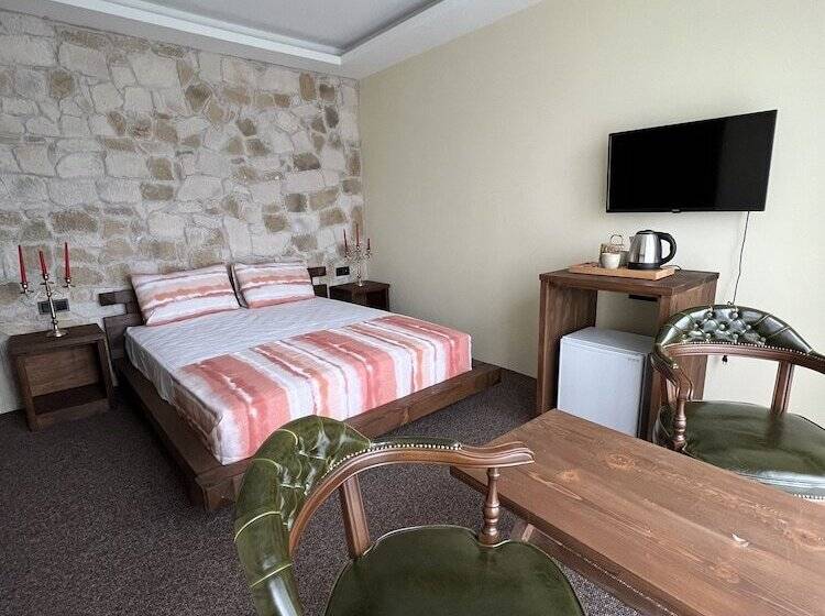Queen Ci̇ty Hotel And Bungalov