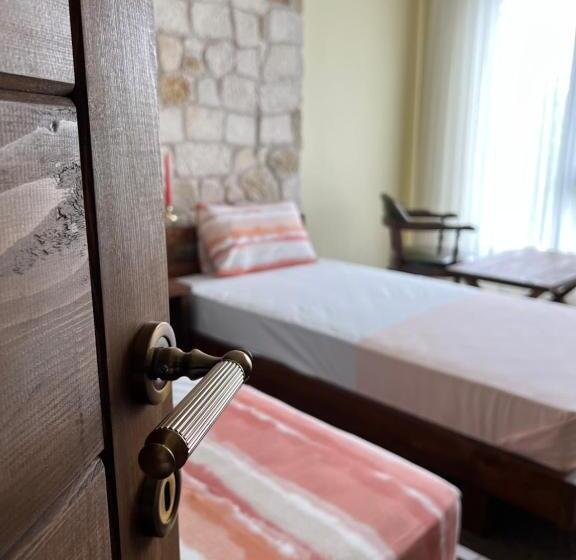 Queen Ci̇ty Hotel And Bungalov