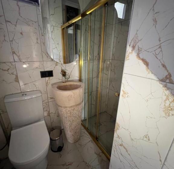 Queen Ci̇ty Hotel And Bungalov