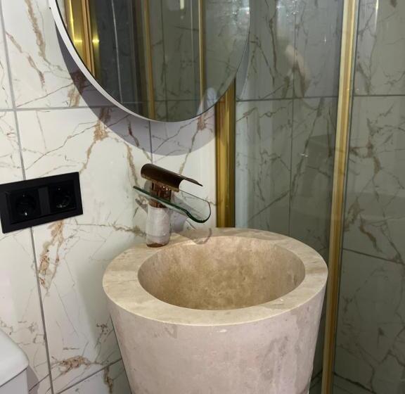 Queen Ci̇ty Hotel And Bungalov