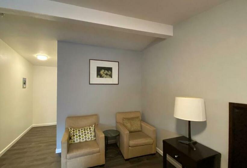 הוסטל Golden Kent Motel