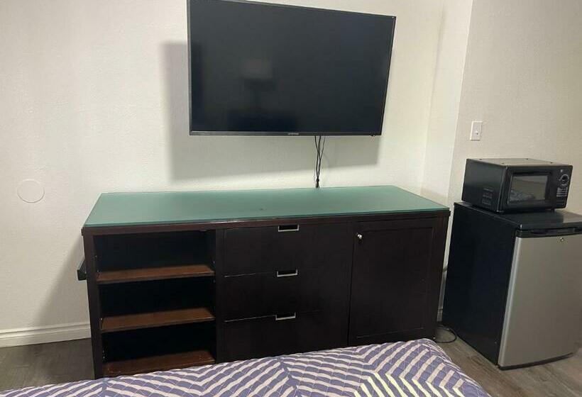 הוסטל Golden Kent Motel