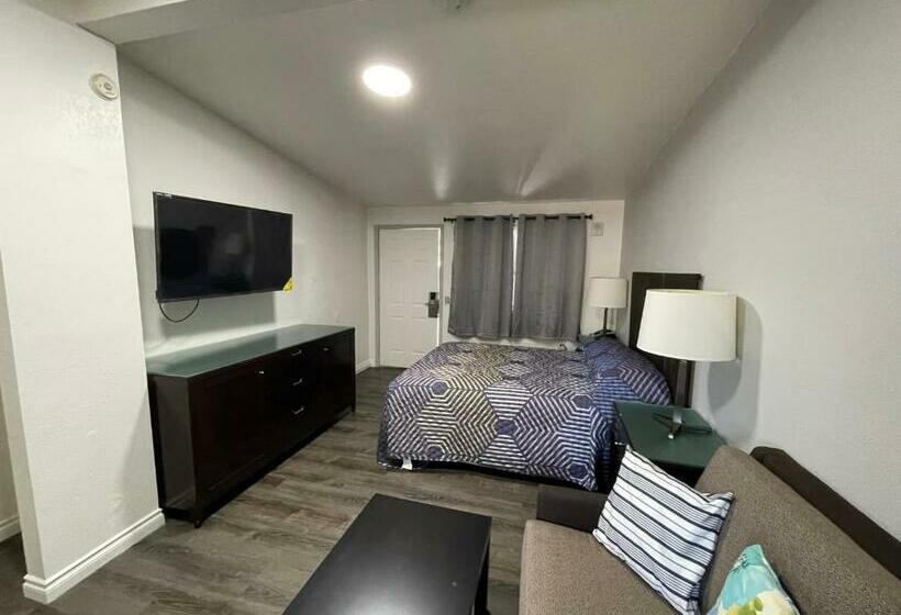 הוסטל Golden Kent Motel