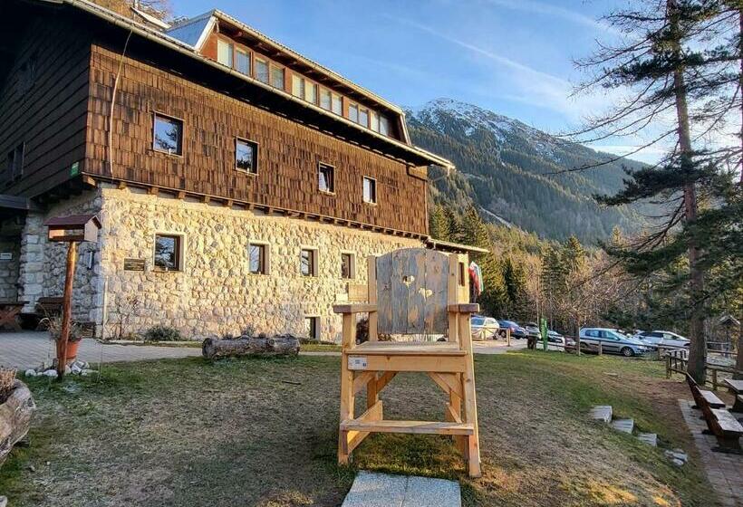 هاستل Valvasorjev Dom Pod Stolom