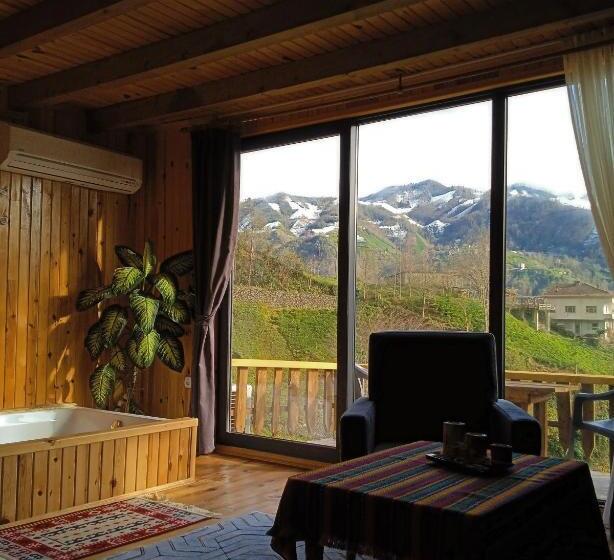 ベッドアンドブレックファースト Camelli̇a Dağ Evleri̇