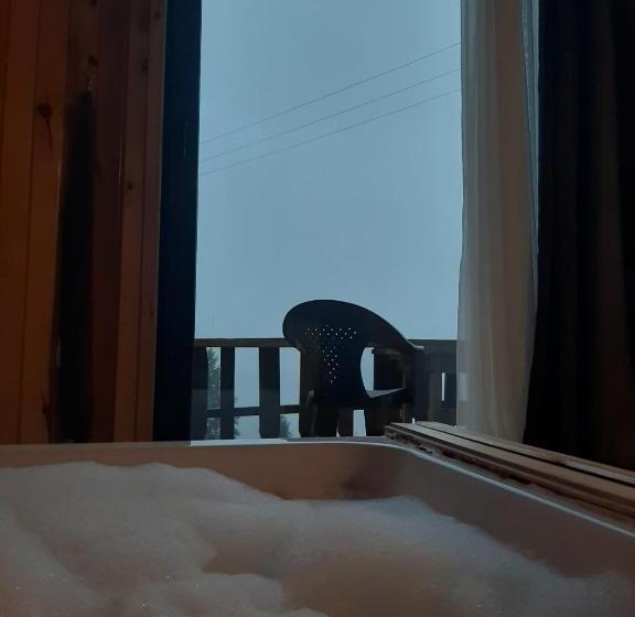 ベッドアンドブレックファースト Camelli̇a Dağ Evleri̇