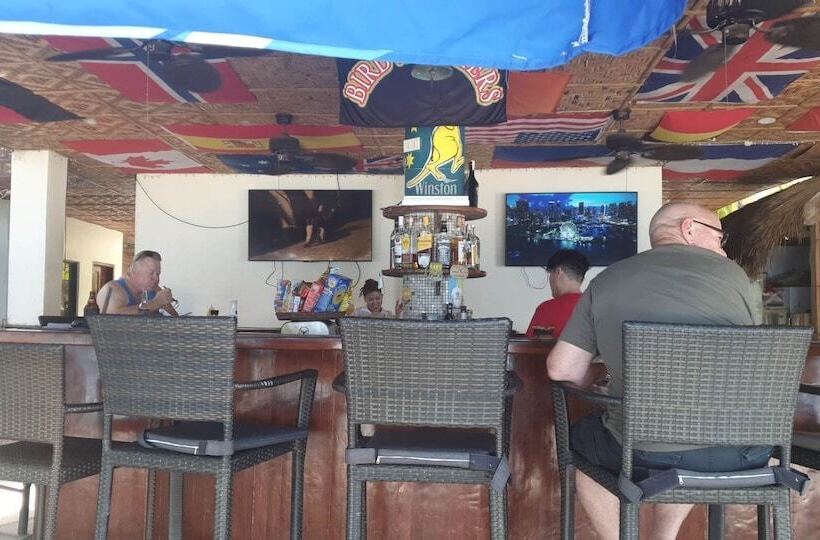 Birdwatchers Beachfront Hotel Panglao