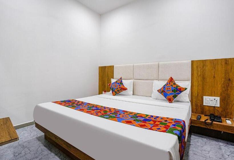 酒店 Super Collection O Adajan Near Western Business Hub