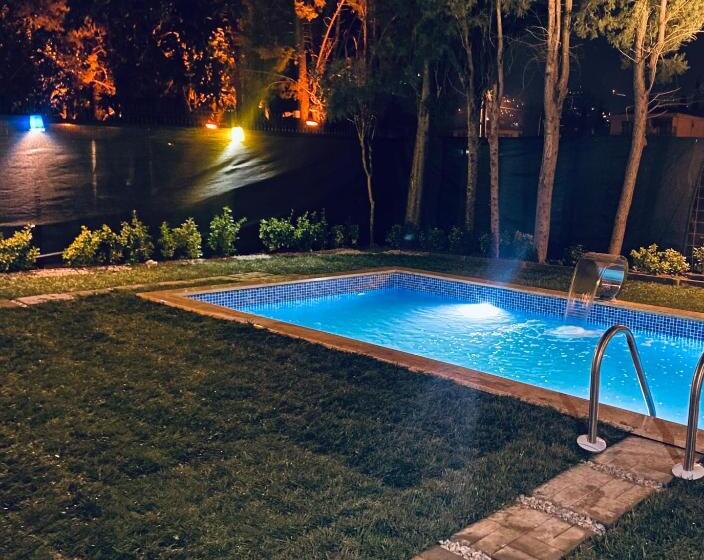 Four Season Villa Apart