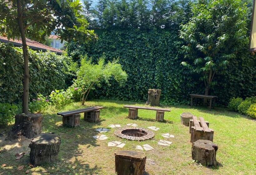 Four Season Villa Apart