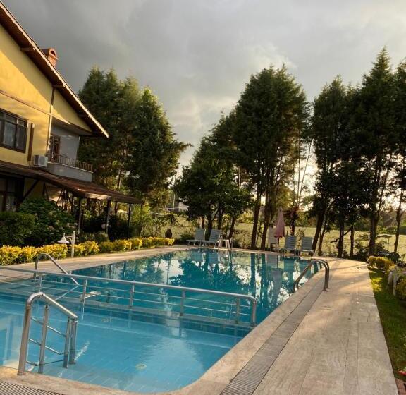 Four Season Villa Apart