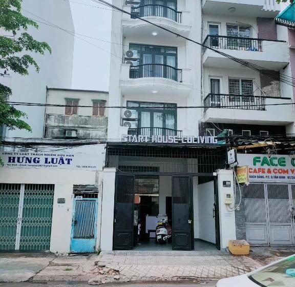 هتل کپسول Start House Capsule 5 Min Walk To The Airport