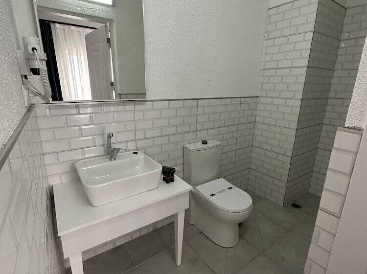 هتل Deri̇n Buti̇k