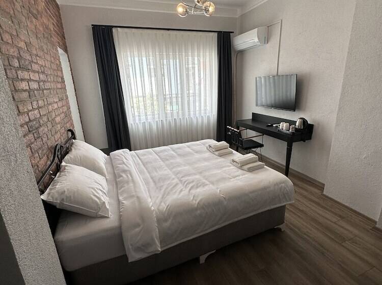 هتل Deri̇n Buti̇k