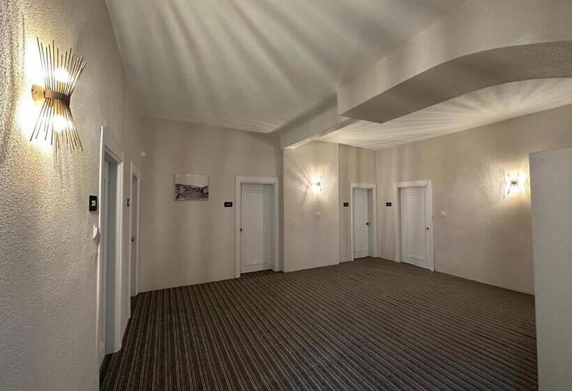 هتل Deri̇n Buti̇k