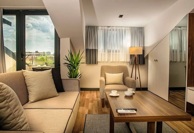 هتل La Mia Suites