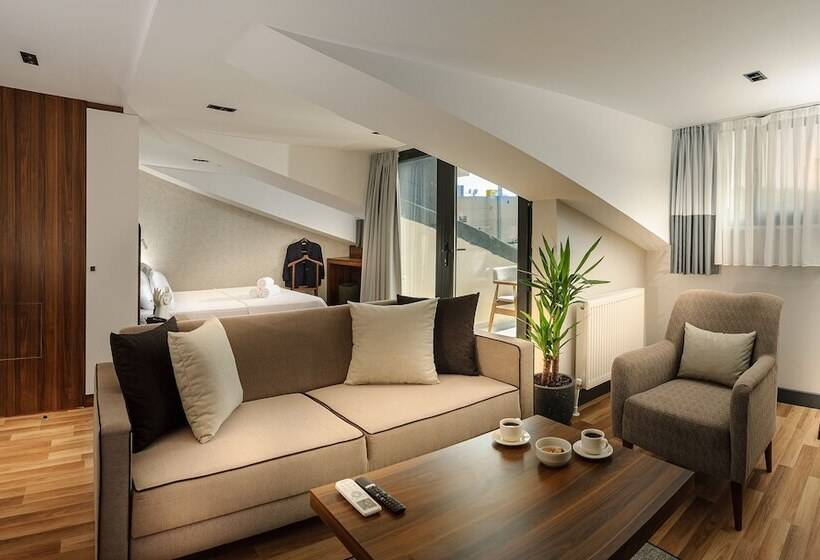 هتل La Mia Suites