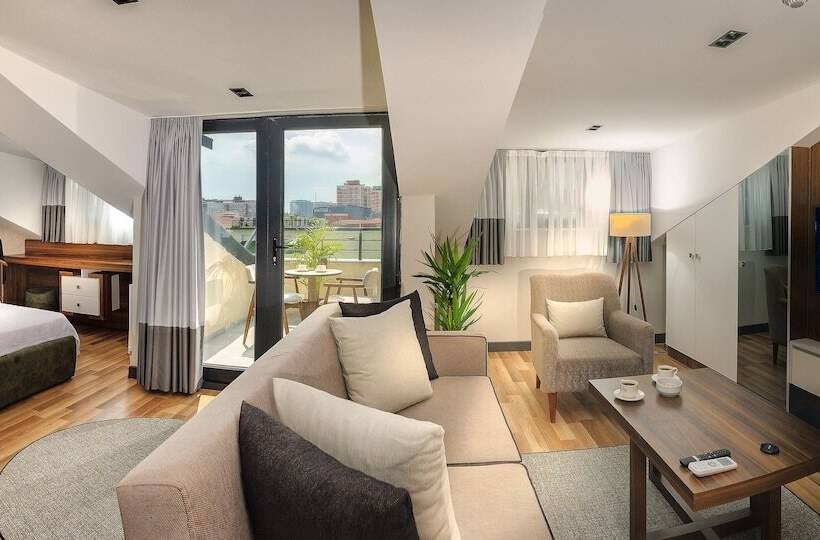 هتل La Mia Suites