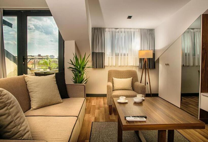 هتل La Mia Suites