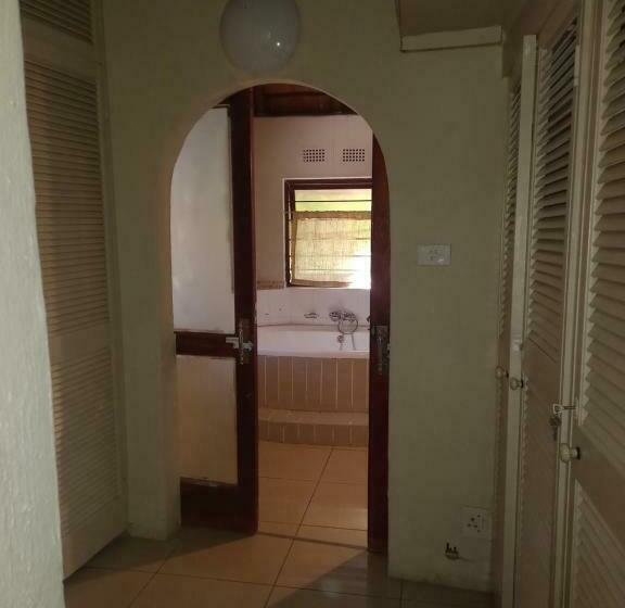 Пансион Ekuphumleni Holistic Healing Center