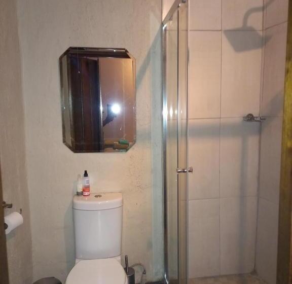 Пансион Ekuphumleni Holistic Healing Center