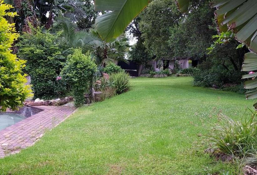 Пансион Ekuphumleni Holistic Healing Center