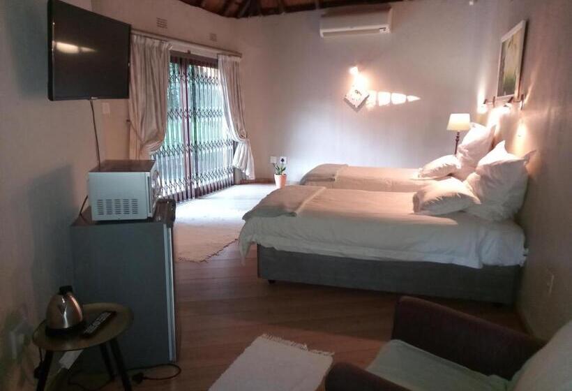 Пансион Ekuphumleni Holistic Healing Center