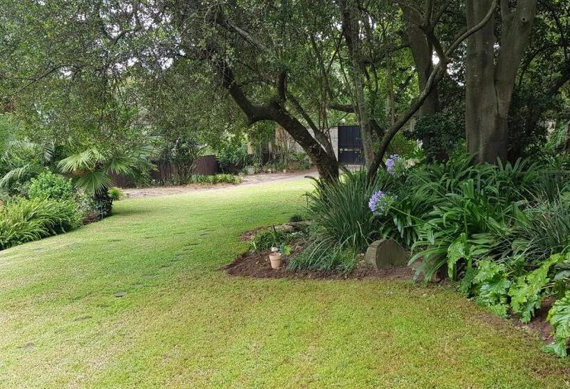 Пансион Ekuphumleni Holistic Healing Center