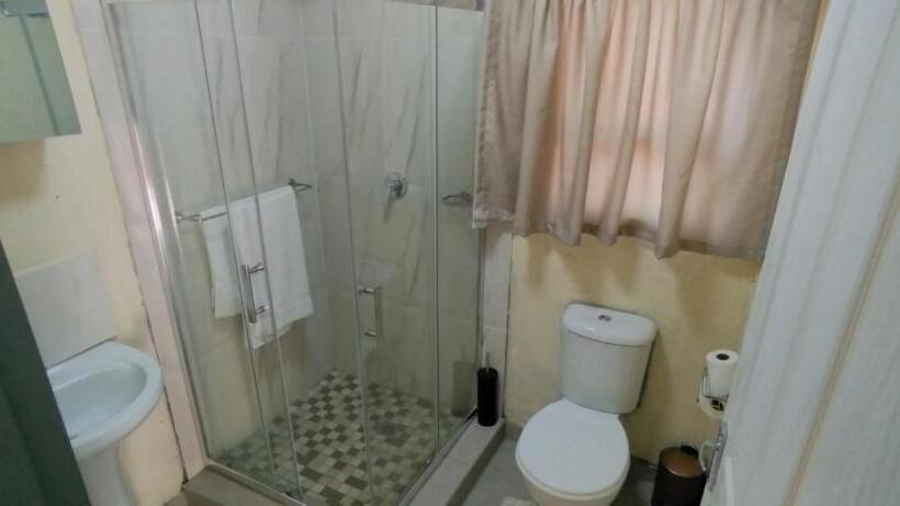 بنسيون Zwelibanzi Guesthouse