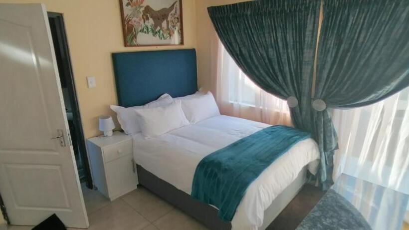 بنسيون Zwelibanzi Guesthouse