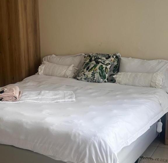 Phindulo Bed And Breakfast   No Loadshedding, Smart Tvs & Unlimited Free Fibre Wifi