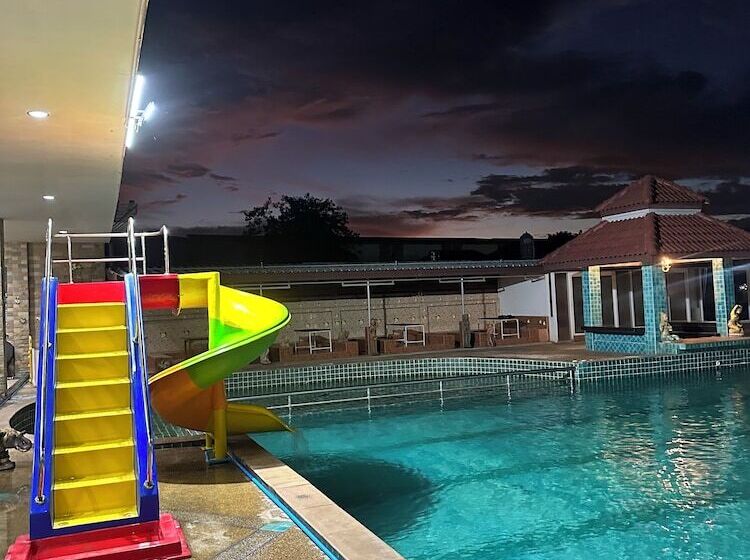 Tuscany Hotel By Skypark