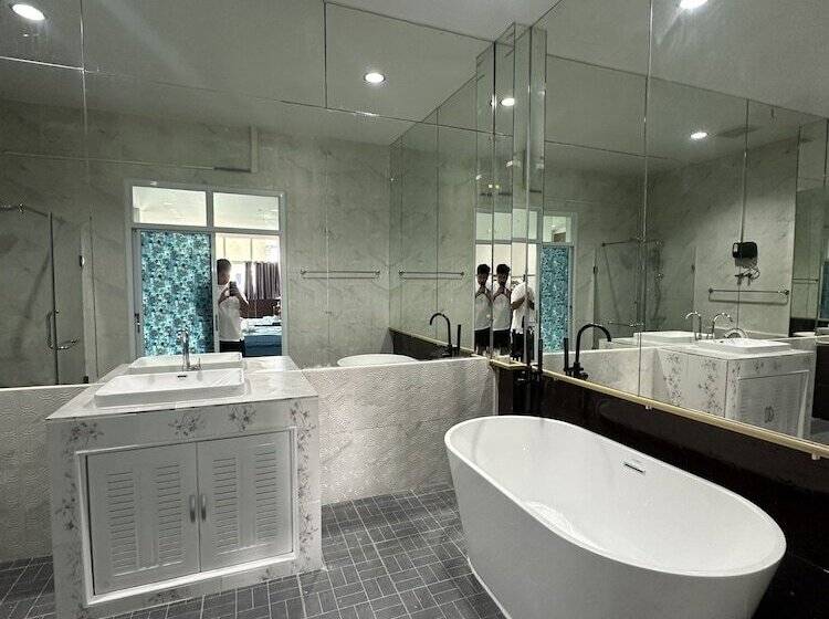 Tuscany Hotel By Skypark