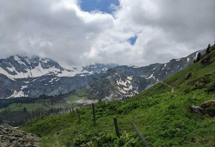 فندق صغير Berggasthaus Gumen