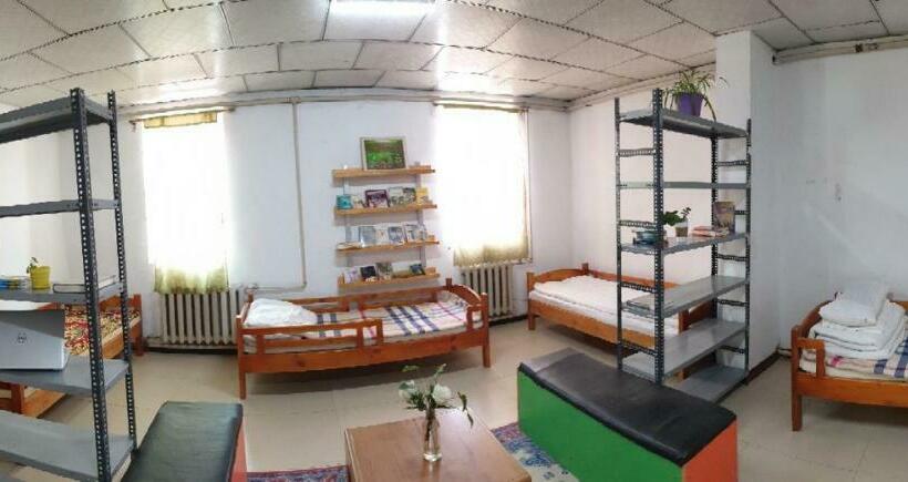 Bee Happy Hostel And Coffee