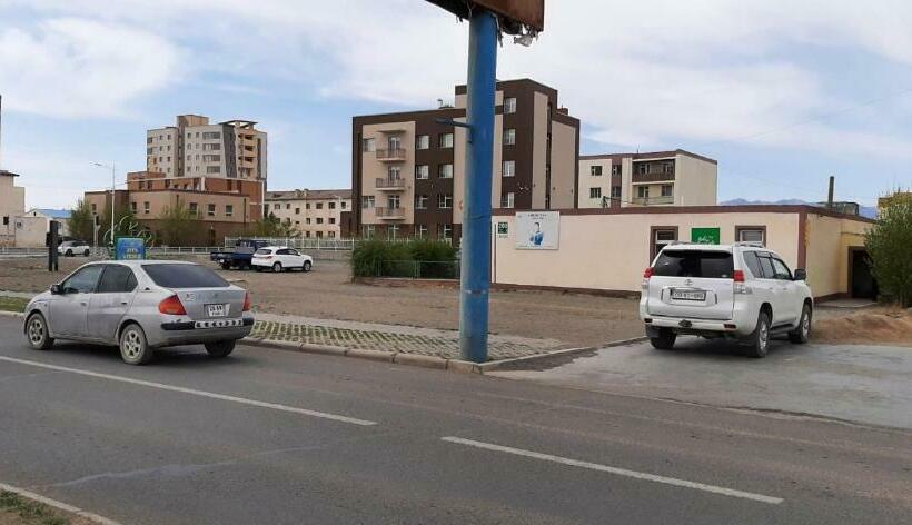 Bee Happy Hostel And Coffee