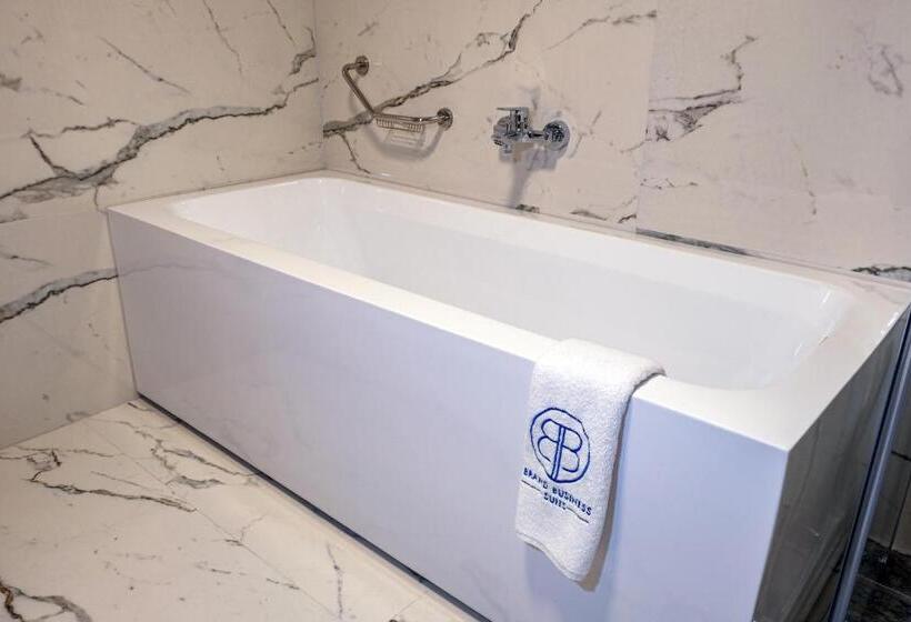 בית מלון כפרי Brand Business