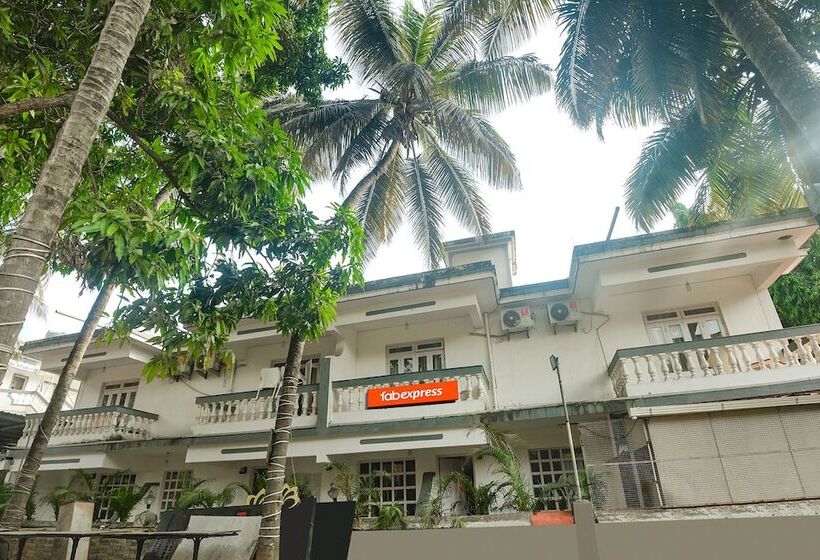 בית מלון כפרי Fabexpress The Golden Leaf